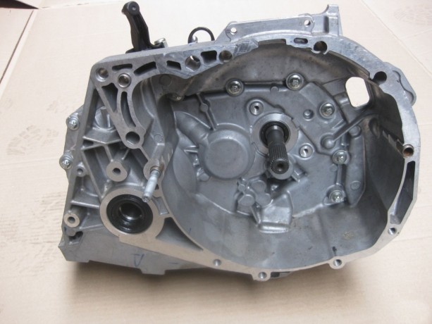 Механическая коробка переключения передач (МКПП 5-ст.) Renault JR5-514, двигатель К4М  1.6 16V, новая, оригинал 320106193R 8200934990 купить недорого с доставкой в Нягань