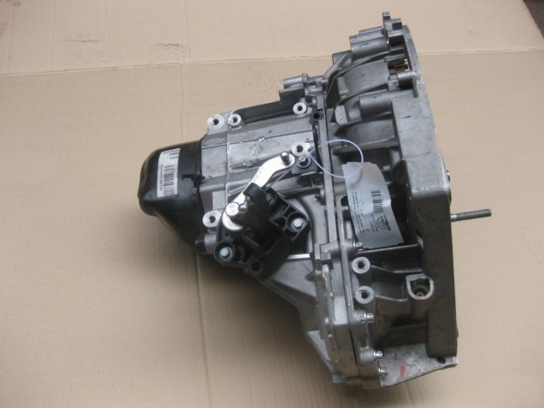 Механическая коробка переключения передач (МКПП 5-ст.) Renault JR5-514, двигатель К4М  1.6 16V, новая, оригинал 320106193R 8200934990 купить недорого с доставкой в Нягань