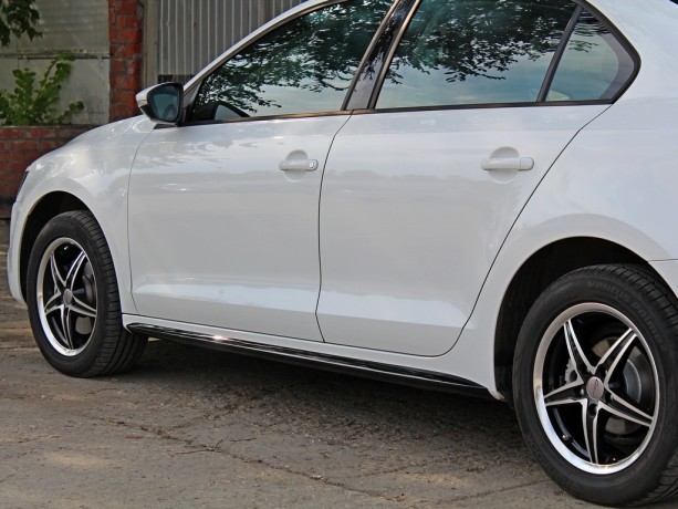 Накладки на пороги "GLI" для Volkswagen Jetta VI (2010-н.в.) купить недорого с доставкой в Нягань